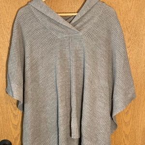 Cute Alya grey poncho sweater size M/L